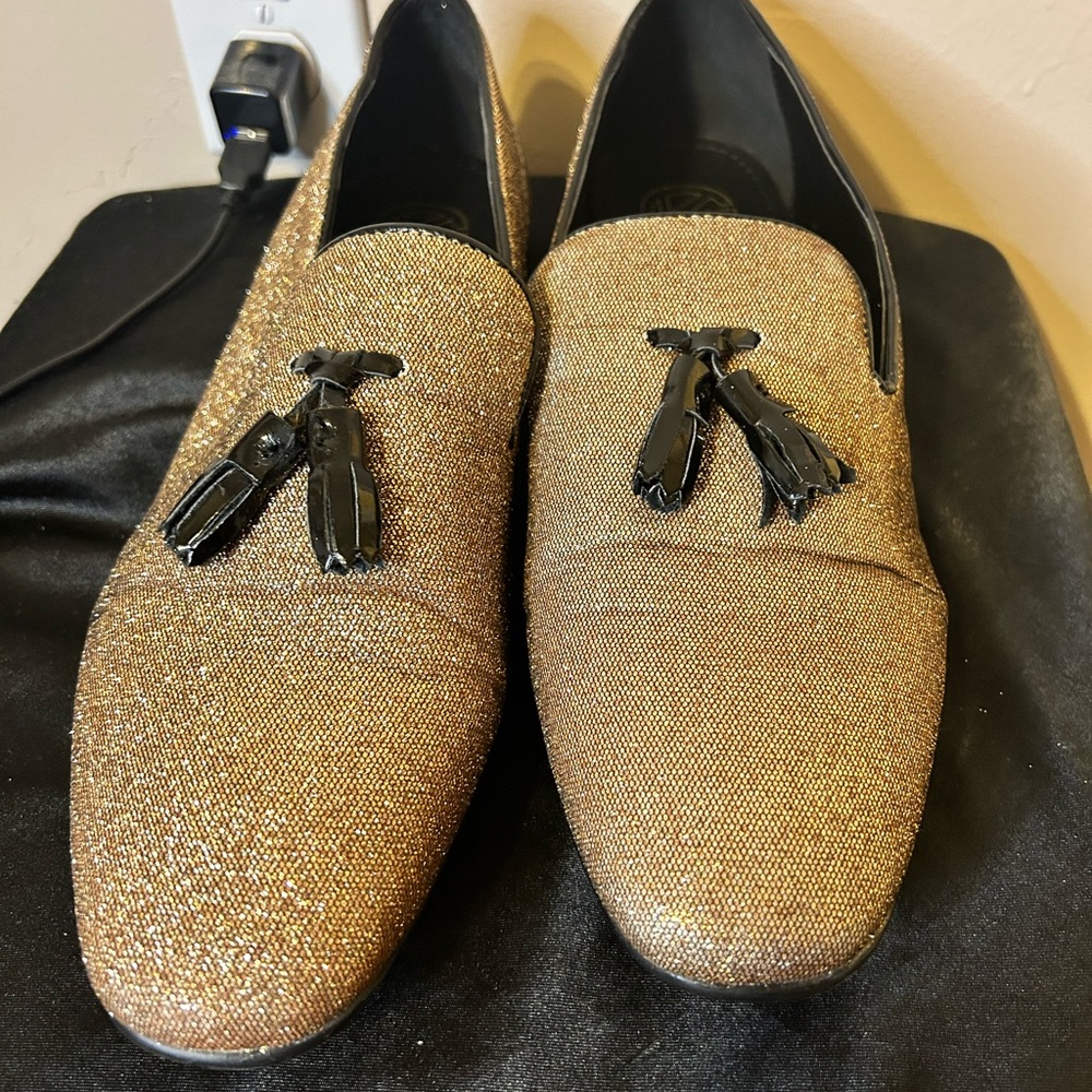 Kurt Geiger Men’s US 10/ EU 43  (USED ) Gold loafer.